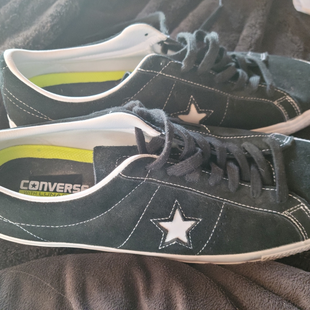 CONVERSE SKATEBOARDING SHOES - NEW
